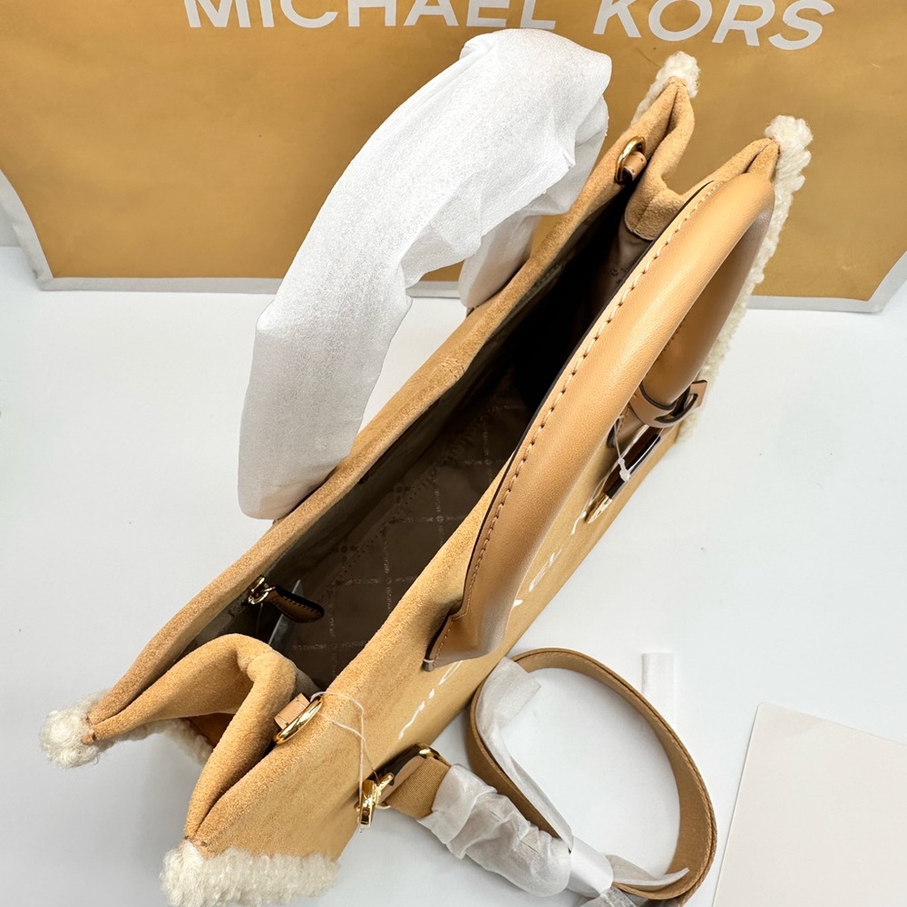 MICHAEL KORS
Mirella Medium Suede and Faux Shearling Tote Bag - Picture 9 of 16